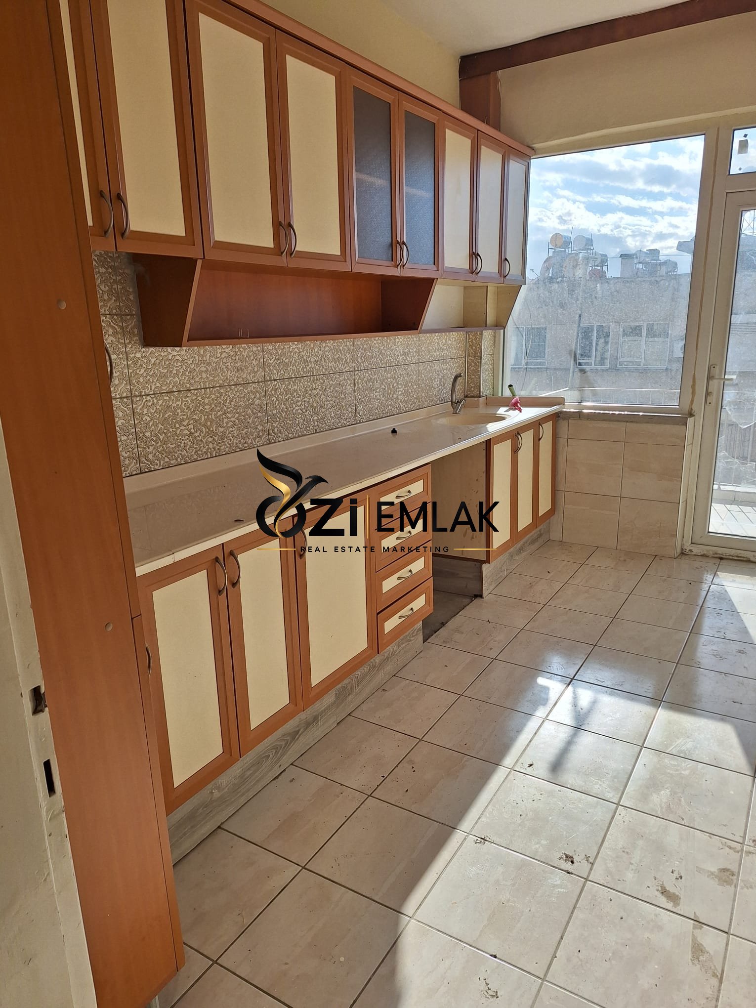 ANTALYA MURATPAŞA GÜLLÜK CADDESİNDE KİRALIK DAİRE